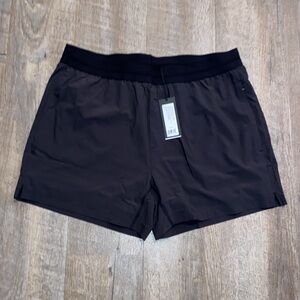 RHONE 5” Mako Tech Short lined NWT SZ XL Athletic Shorts